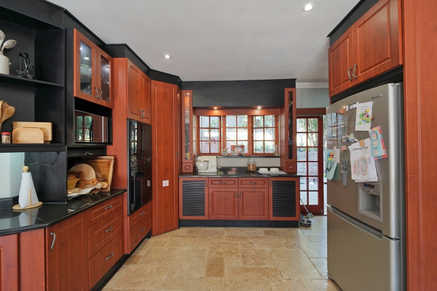 To Let 5 Bedroom Property for Rent in Beacon Bay Eastern Cape